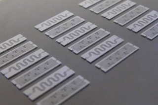 examples of superconducting circuits (here compact resonators)